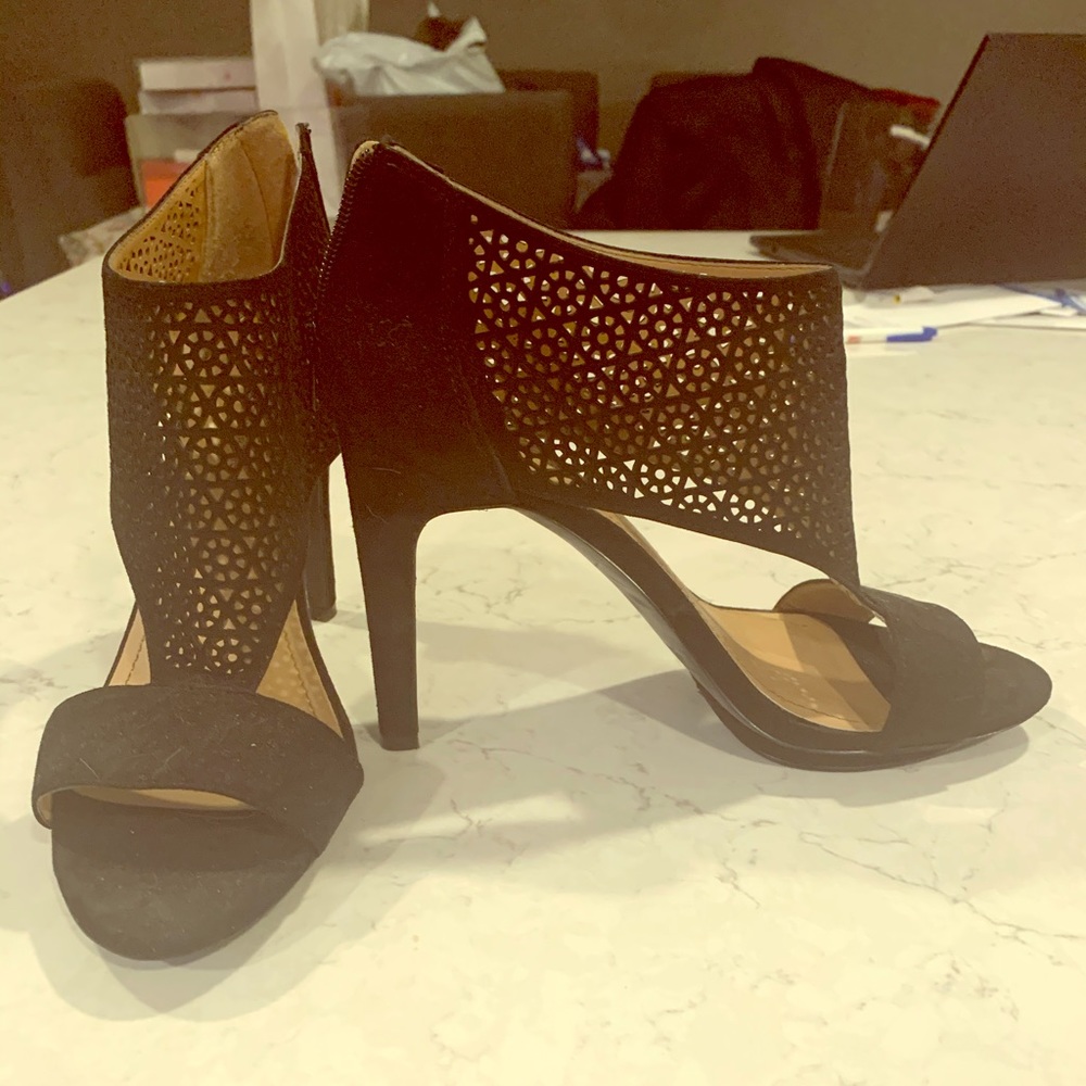 Black peep toe pumps